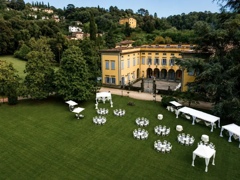 Il buffet nel parco, al crepuscolo